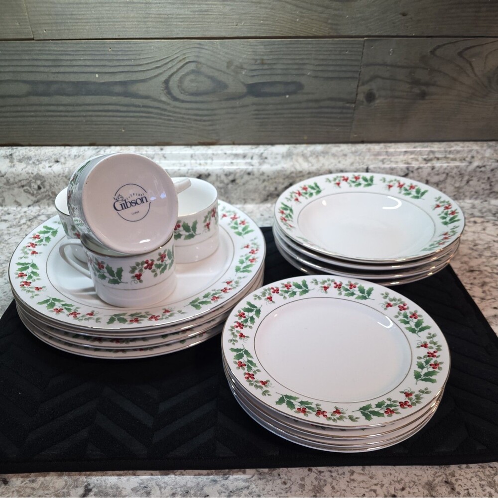 4 Place Set VTG Gibson Holiday Christmas Charm Dinnerware Holly Leaves Berries